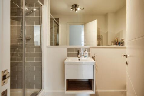 Shower room ()