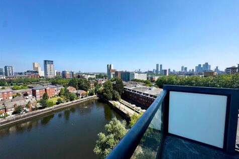 This freshly decorated studio apartment offers modern, low-maintenance living in a sought-after waterfront development. The bright and well-presented interior has been refreshed throughout, creating a