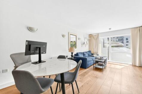 A beautifully presented one-bedroom apartment set within the highly sought-after Empire Square West development, ideally located in the heart of Borough, SE1.