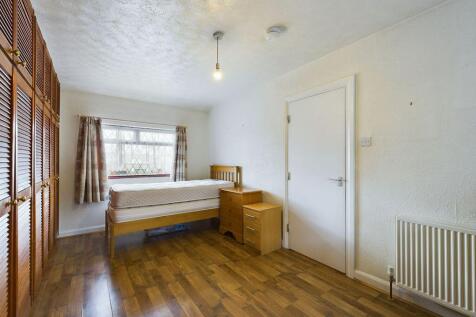 Double Room Available in Shared House Leeds (No Deposits) **Applicants in receipt of Universal Credit or other benefits are welcome to apply** We welcome applications from all prospective tenants. A f
