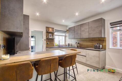 Kitchen / Breakfast Room