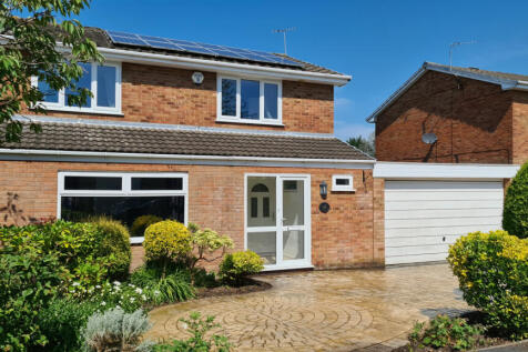 4 bed detached house for sale Standish Avenue, Bi