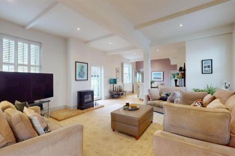 Living Room &amp; Dining Room