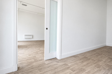 Hallway to Main Trading