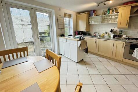 e3e92a87-Kitchen