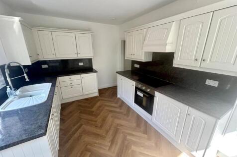 kitchen 2.jpg