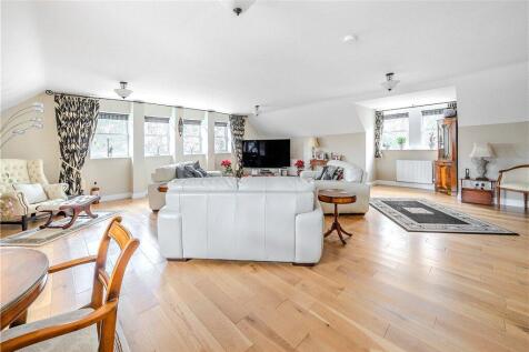 Lounge / Dining Room