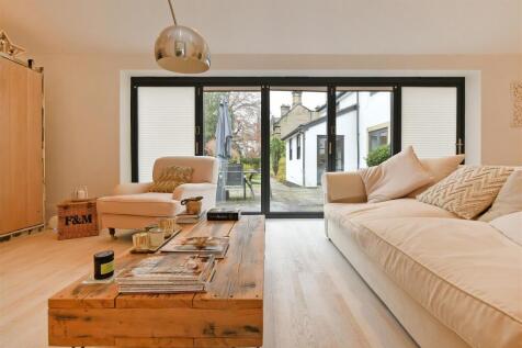 5 bed, 3 bath Detached in Sheffield - Photo 1