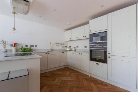 10 The Hamiltons-2.jpg