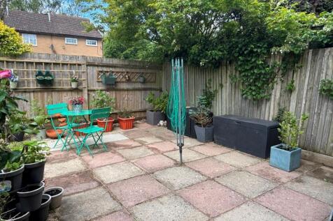 30 Manorfield side.jpg