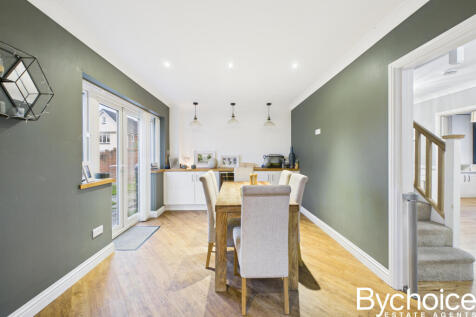 CAM05454G0-PR0070-STILL008