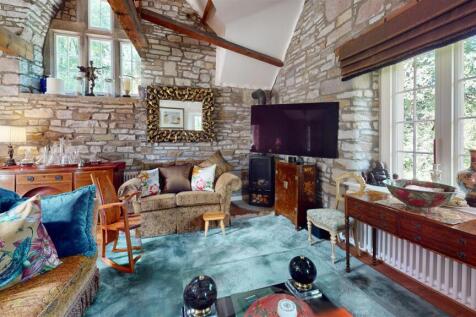 Eshton-Hall-Living-Room 2.jpg