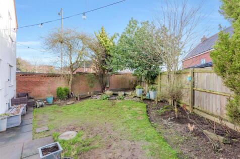 1 Buckingham Drive, Church Gresley