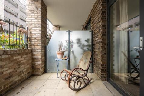 Troubridge Square, E17