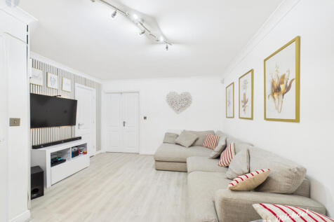 CAM03218G0-PR0794-STILL004