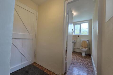 REAR HALLWAY