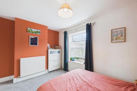 CAM01576G0-PR0370-STILL014.jpg