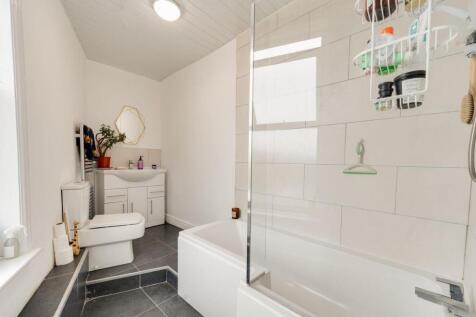 Family Bathroom.jpg