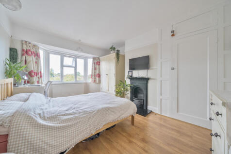 1348813-20-68bed8...