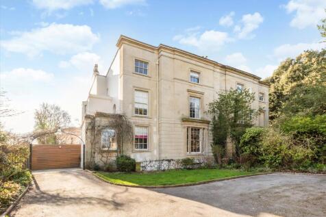 6 bedroom town house for sale