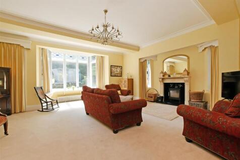 8 bed, 5 bath Detached in Sheffield - Photo 4