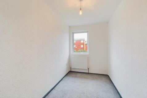 CAM01909G0-PR0281-STILL011