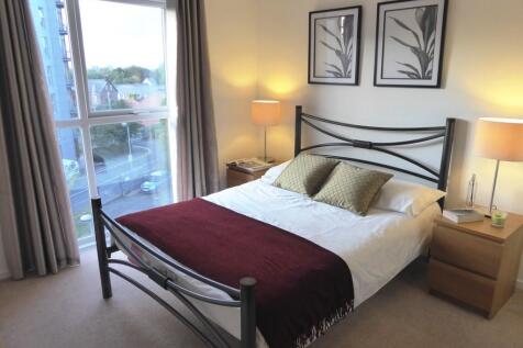 Stunning two bedroom apartment with designer kitchen & modern bathroom just minutes from Manchester city centre. This third floor property is fully furnished to a very high standard. Newly decorated w