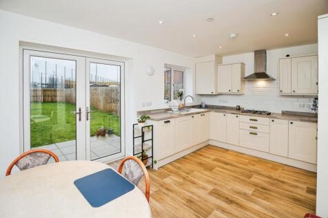 Kitchen/ Dining Room
