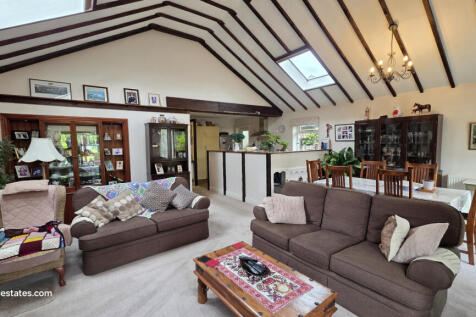 3 bed bungalow for sale Crescent Road, East Barne
