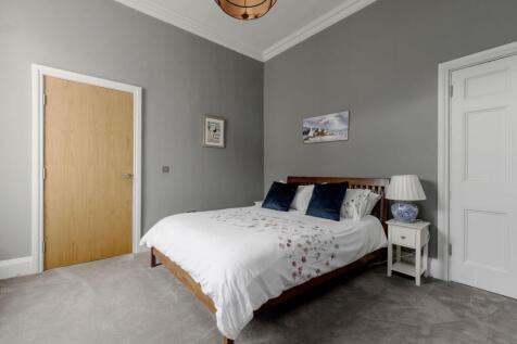 6 bed, 4 bath Detached in Edinburgh - Photo 23