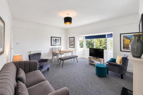 Lounge/Dining Room 001.jpg