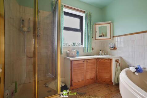 Estate Agent EweMove Scunthorpe Bathroom