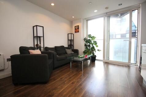 A fantastic two bedroom two bathroom apartment located on the first floor on the Number One development at MediaCityUK, Salford Quays. The property is offered furnished. Available 29th August 2026.