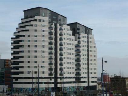 Situated in the popular Learning Quarter, this one bedroom apartment has a bright lounge with large balcony which enjoys fantastic views over the City Centre. A designer fitted kitchen with many moder
