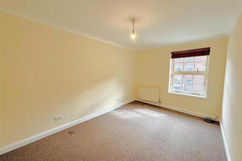 IMG_0761 Bedroom 2.jpg