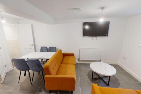 5 Bedroom Terraced in BS2 8BP