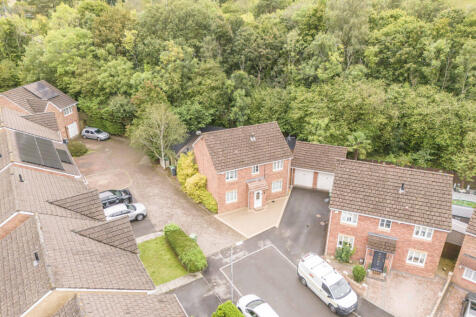 4 bedroom, Detached Family home with a Garage.