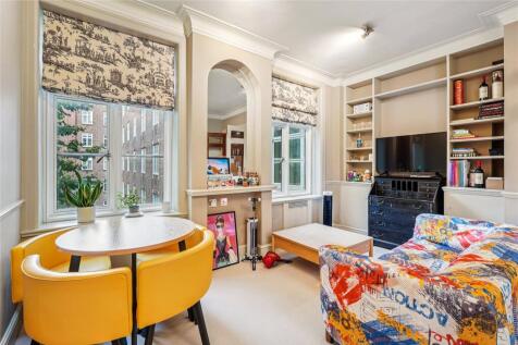 A modern and well presented two bedroom two bathroom, fourth floor flat (with lift) located within this well regarded building in the heart of Mayfair