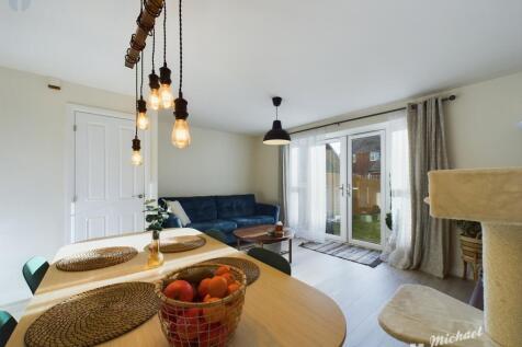 CAM03218G0-PR0448-STILL011