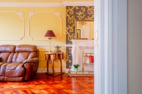 Living Room/Dining Room