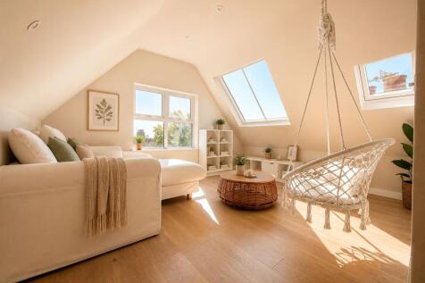 1 Bed Flat _ Situated in one of Penarth's most de