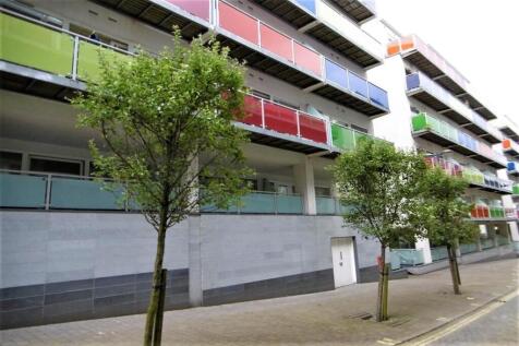 ***SPACIOUS TWO BED APARTMENT***conveniently located in a contemporary block situated in the Northern Quarter of Leeds city centre. Well placed for Universities and good transport links. Comprising: H