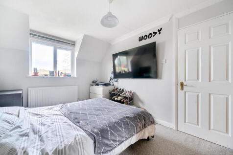 1374717-17-690b47...