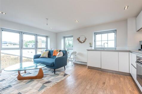 Luxury Victorian Warehouse Conversion. Well presented, bright, and modern second floor apartment in a gated development at an outstanding location. Accommodation comprises a large open plan living are