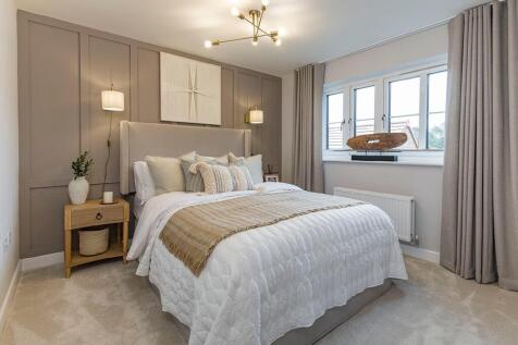 Main bedroom with space for a large bed and ample space