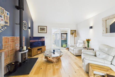 CAM03852G0-PR0394-STILL030