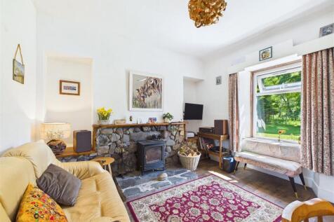 Sitting Room & Dining Area