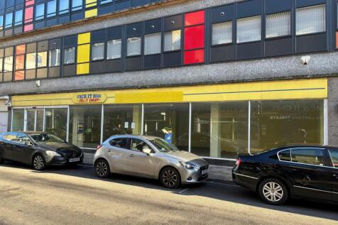 Retail Property (high street) to rent in hull