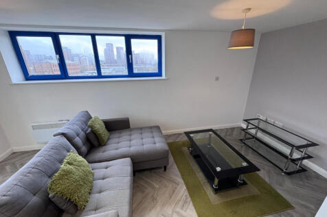 **One bedroom apartment** 20 minute walk to Leeds City Centre** Available 28th July!!**