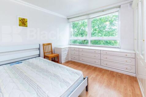 A spacious three bedroom flat set over two floors in a purpose built block located between Euston and Mornington Crescent. The property has a separate kitchen, large lounge-4th bedroom, three further